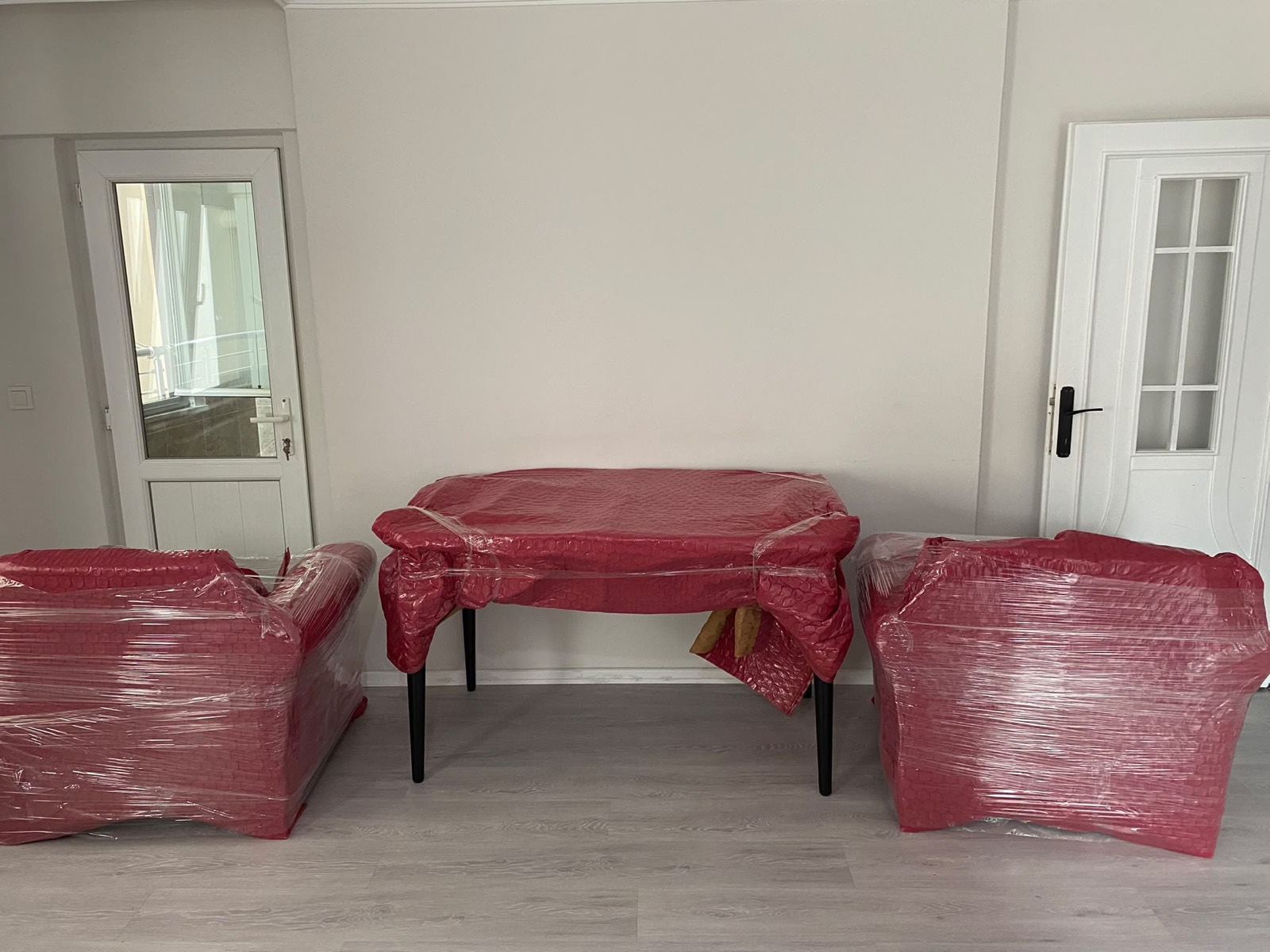 Profesyonel paketlenmiş koltuk takımı ve sehpa